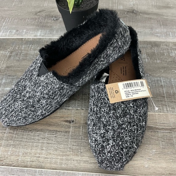 TOMS Belmont Black Sweater Knit Faux Fur Women’s Size 7.5 - Picture 3 of 10